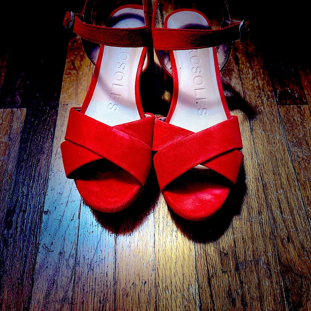 Beautiful Aerosoles infamous Cosmo platform sandal. Pristine condition worn 1x